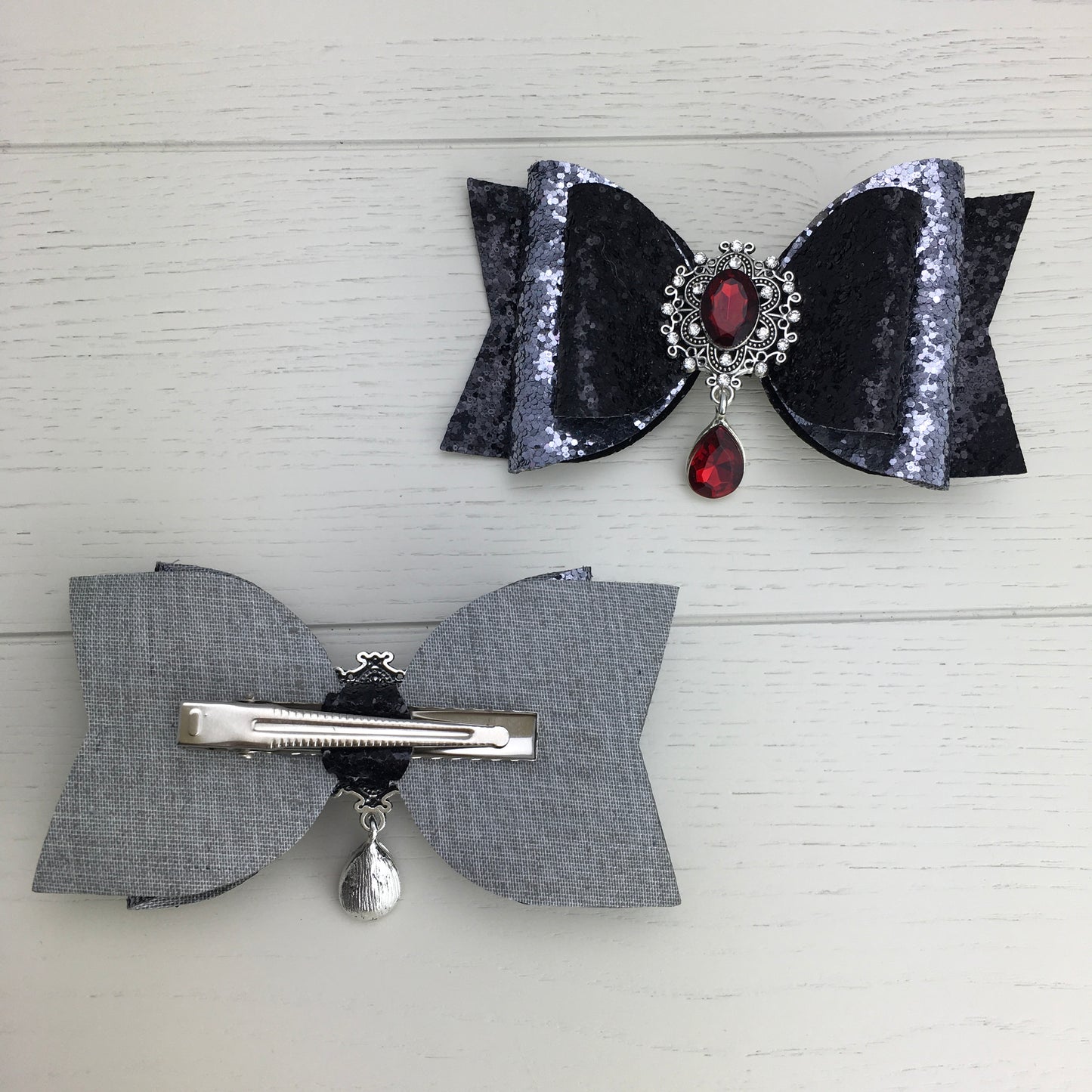 Vamp Romantic Glitter Hair Bow