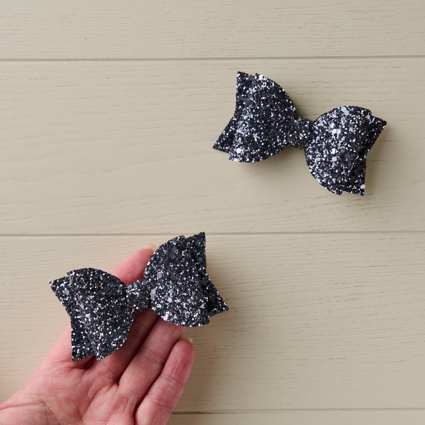 2pcs Dark Silver Jazz Glitter 3" Hair Bows