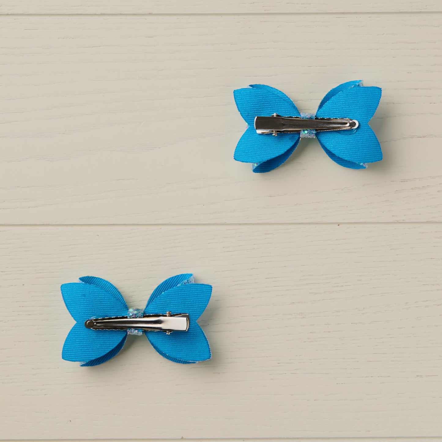 photo showing the back of the hair bows with comfy curved alligator clips