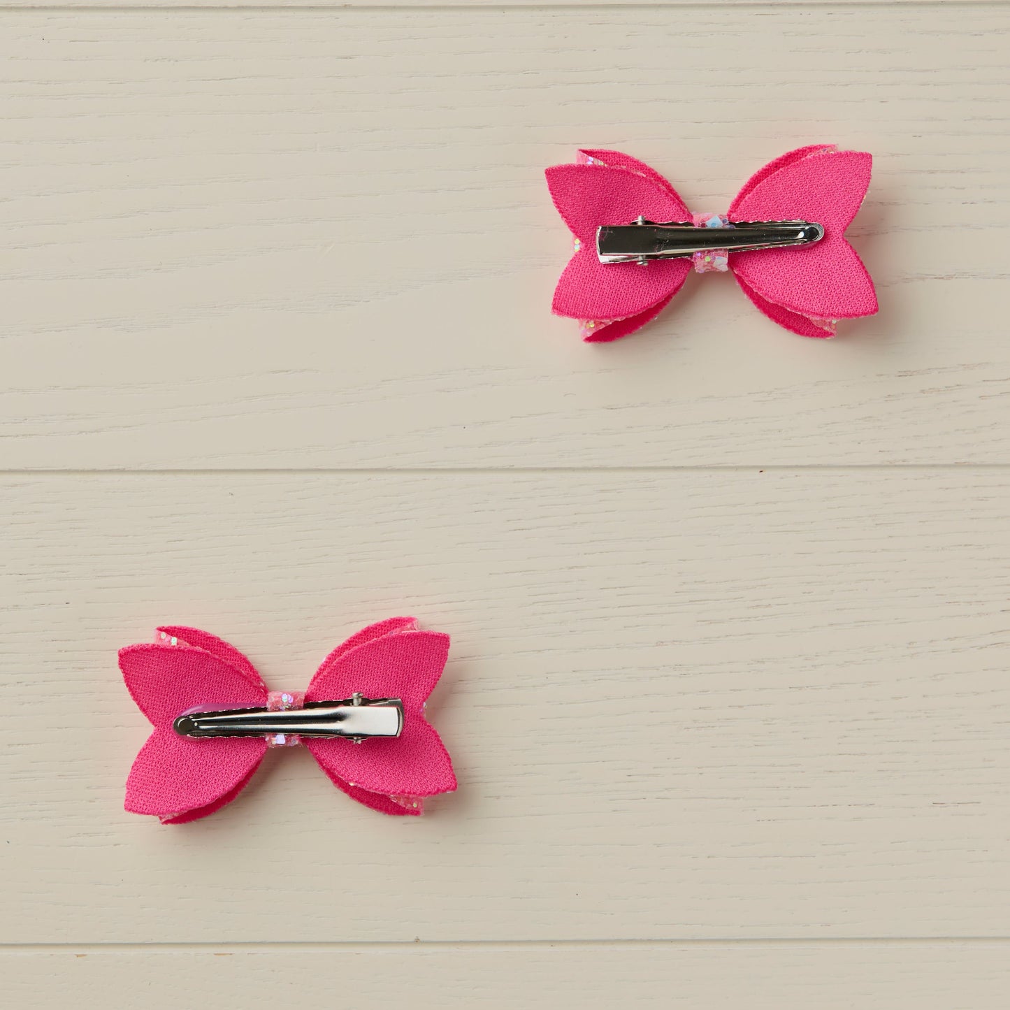 photo showing the back of the bows and the curved alligator clips